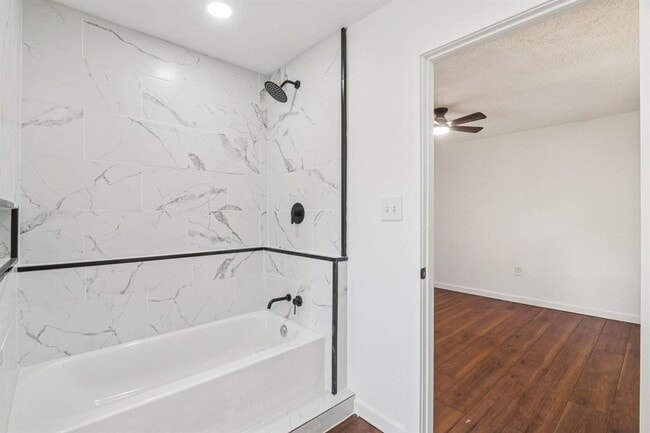 Building Photo - 385 Alta Vista Dr