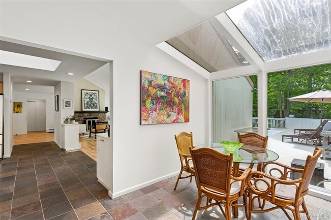 Building Photo - 18 Quail Run