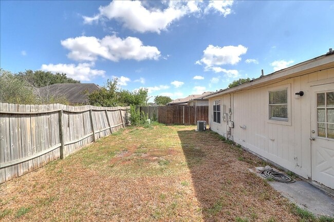 Building Photo - 7833 Wolverine Dr