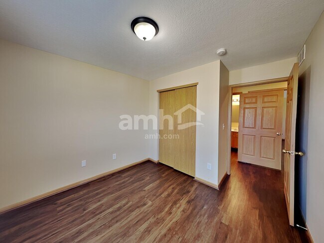 Building Photo - 3812 Wolf Creek Rd