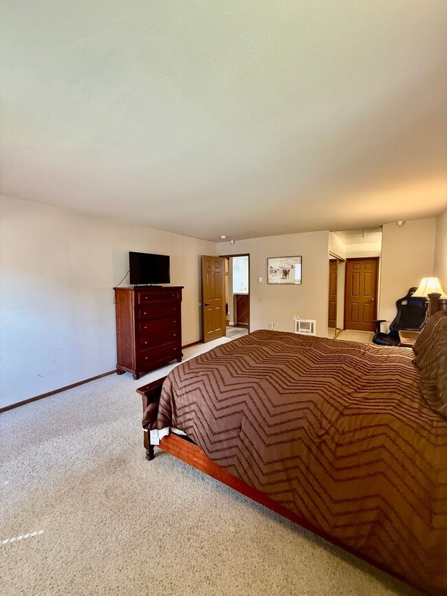 Building Photo - FOR RENT – Aspen Creek Condo in Mammoth Lakes