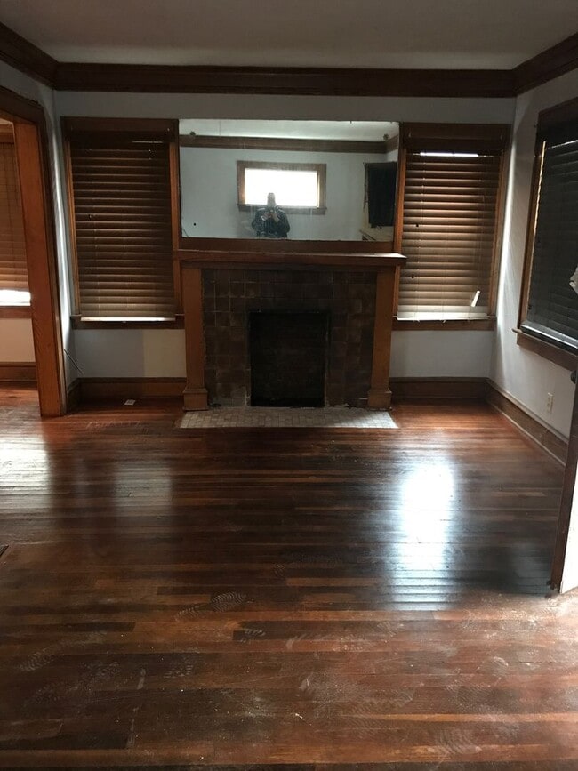 Building Photo - MOVE-IN SPECIAL!!!  1/2 OFF MONTH OF RENT