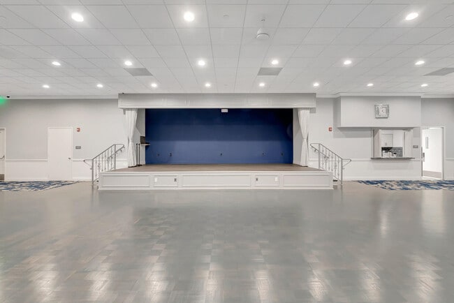 Building Photo - 14360 Strathmore Ln