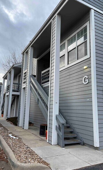 Building Photo - 7476 Singing Hills Dr