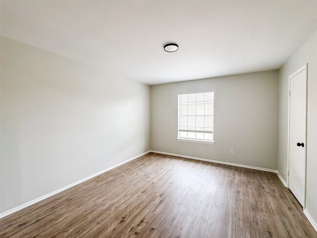 Building Photo - 1715 Moritz Dr