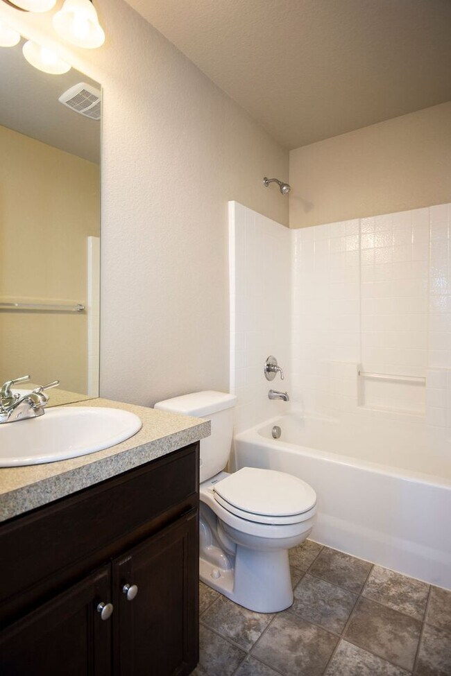 Building Photo - Spacious 3 Bedroom Single-Family Home with Modern Features