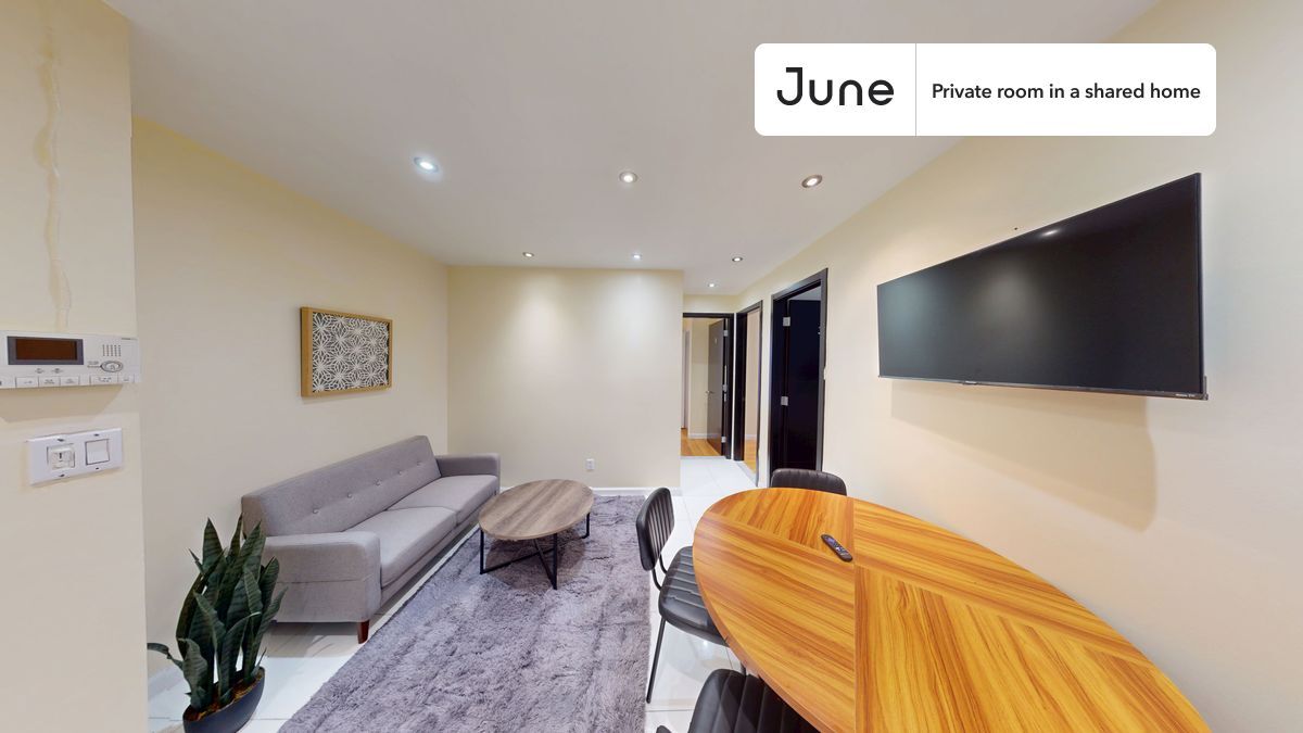 Building Photo - Private bedroom in 4 bed/1 bath Home