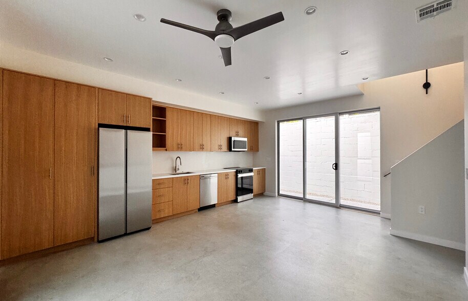 Building Photo - 1210 1/2 Manzanita St