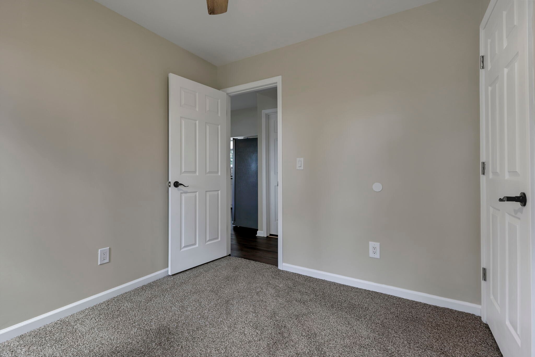 Building Photo - 5170 Fairfield Beach Rd NE