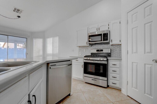 Building Photo - 2205 Riderwood Ave