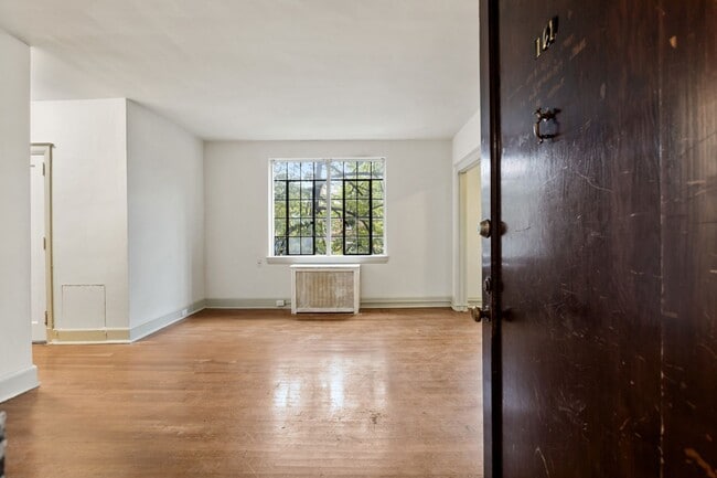 Building Photo - Charming Trolley Square Unit