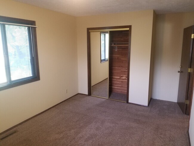 Building Photo - Great location!  3 bed, 2 bath home in southwest Omaha.