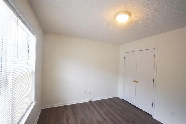Building Photo - 2254 Caneridge Trail SW