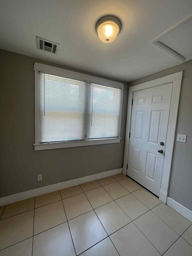 Building Photo - Charming 3-Bedroom, 2-Bathroom Two-Story H...