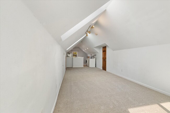 Building Photo - Spacious studio loft in the highly sought-...