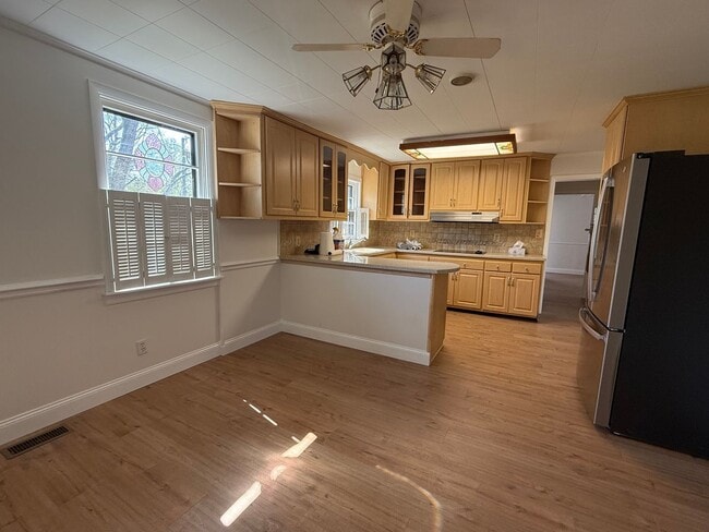 Building Photo - Prime Nashville Location with Comfort & Convenience