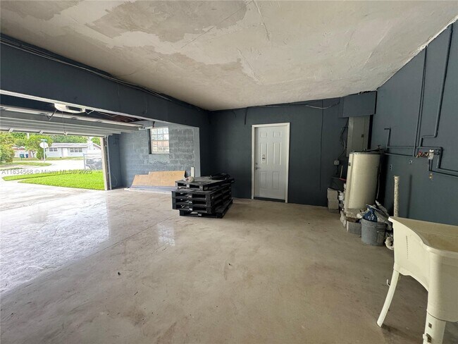 Building Photo - 115 Sierra Dr