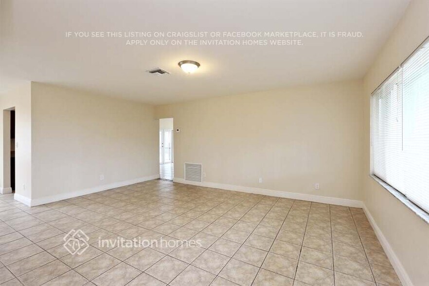Building Photo - 4904 SW 90th Ave