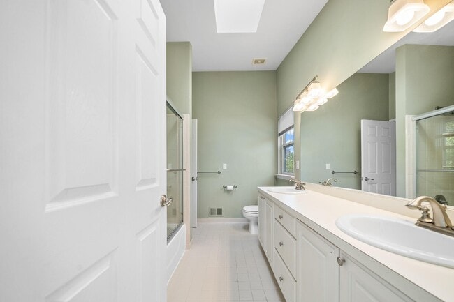 Building Photo - 222 Willis Ave