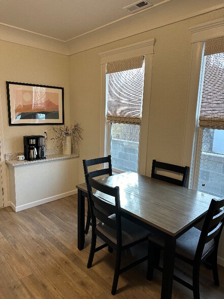 Building Photo - 421 S Prospect St