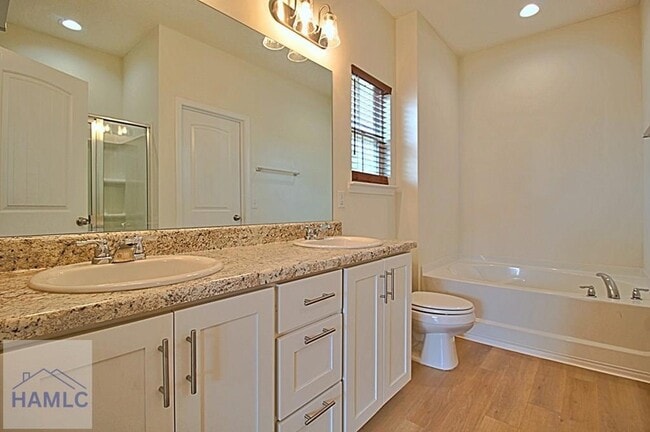 Building Photo - 302 Mcclelland Lp NE