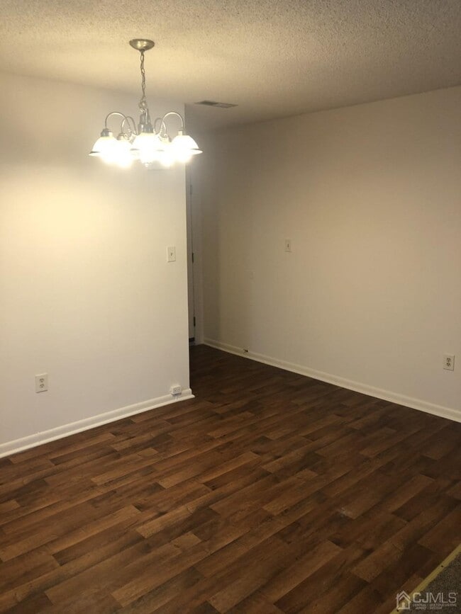 Building Photo - 1019 Ravens Crest Dr