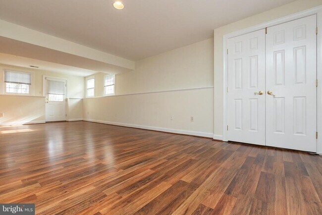 Building Photo - 14209 Floral Park Dr