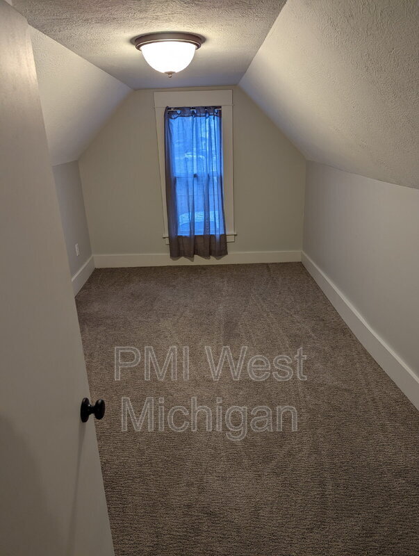 Building Photo - 144 Page St NE