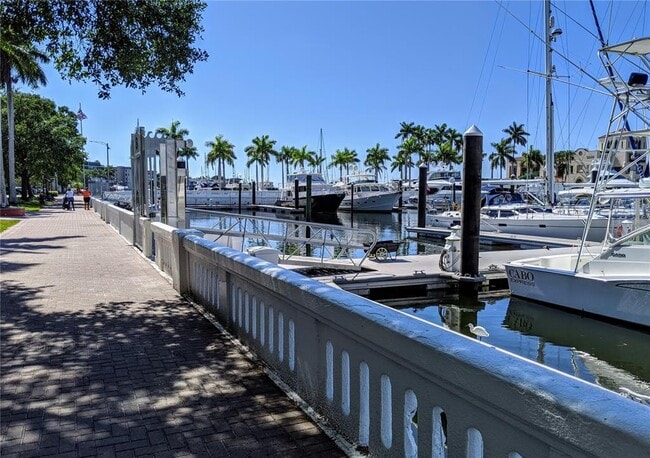 Building Photo - 3963 Lake Bayshore Dr