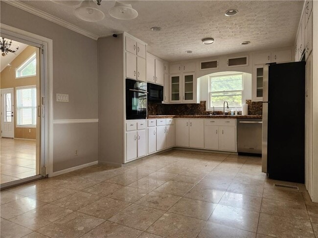 Building Photo - 2959 Pine Hill Dr