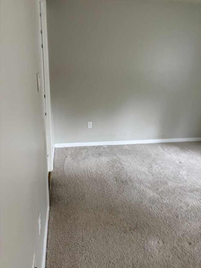 Building Photo - REMODELED NW RALEIGH 3 BEDROOM CONDO IN MARTINIQUE--SWIMMING POOL- UPDATED PRIMARY BATHROOM
