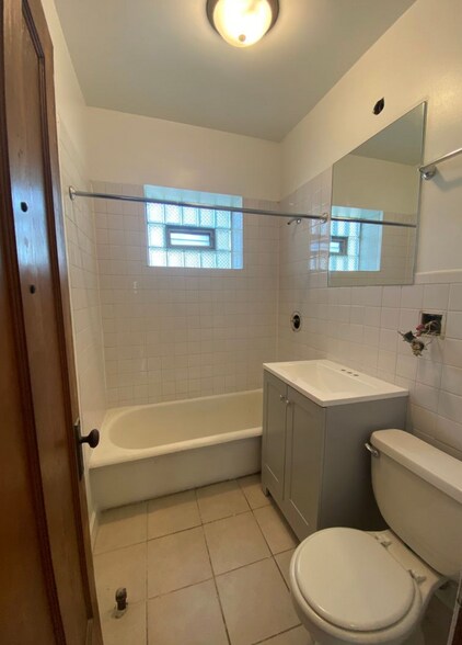 Building Photo - 2607 N Kostner Ave