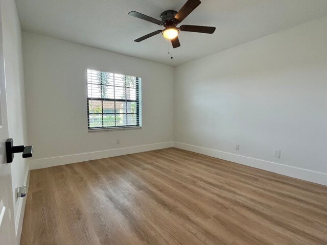 Building Photo - 102 Pinecrest Cir