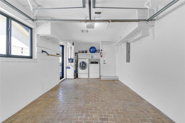 Building Photo - 631 SW 102nd Ave