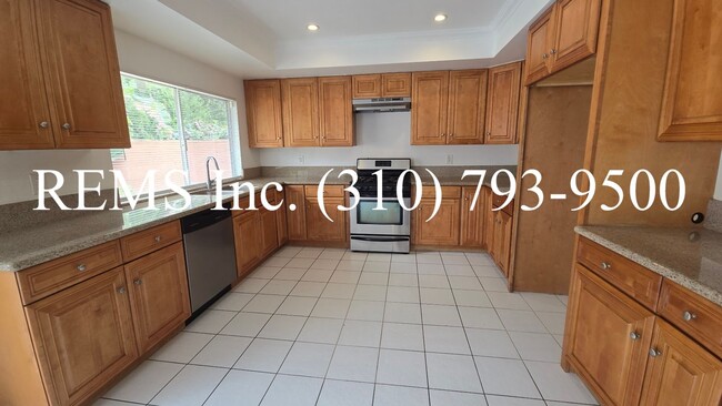 Building Photo - Large 4 Bedroom Single-Family Home with Pool & 2-Car Garage
