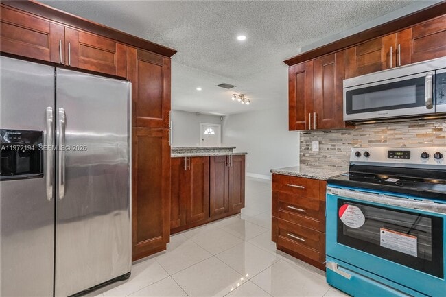 Building Photo - 2620 NW 83rd Ave