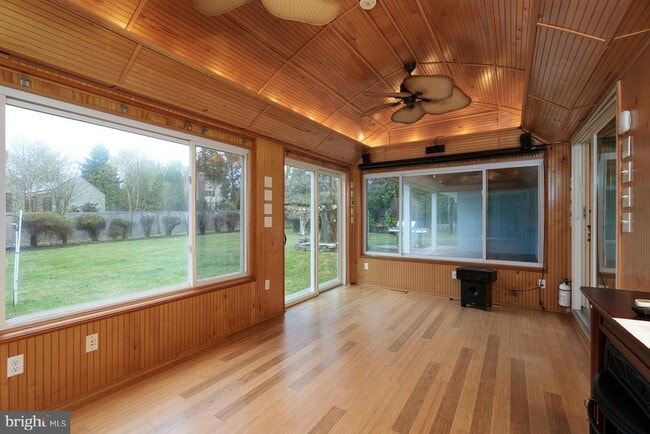 Building Photo - 384 Walnut Ln