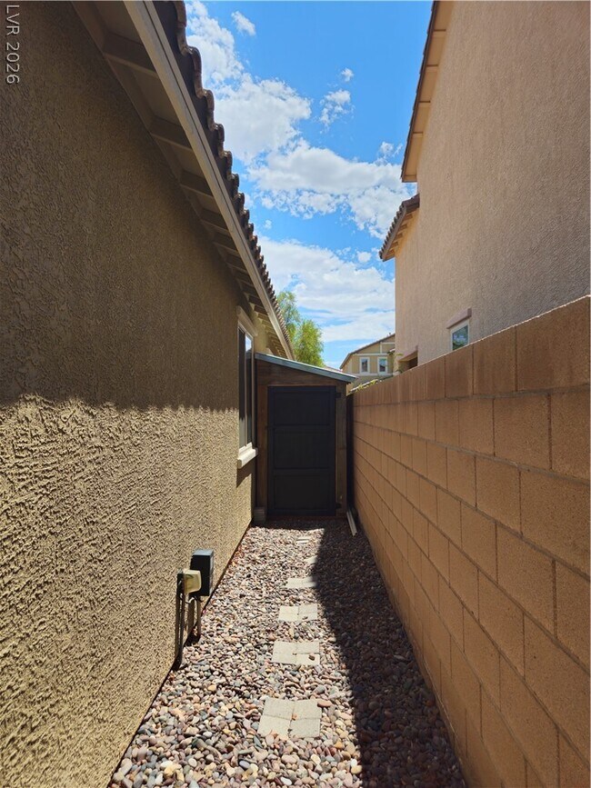 Building Photo - 10070 White Mulberry Dr