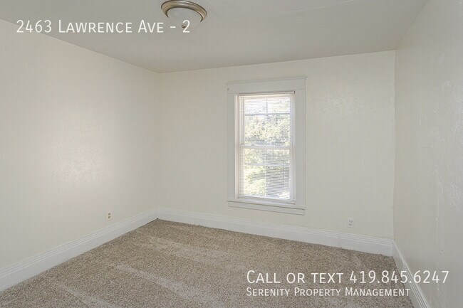 Building Photo - 2463 Lawrence Ave