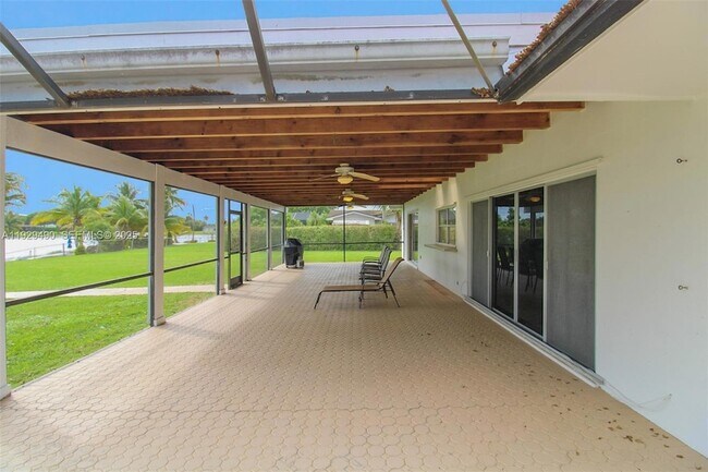 Building Photo - 10962 SW 117th St