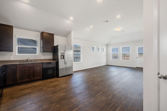 Building Photo - Thriving 3 Bedroom, 2 Bath Home in San Mar...