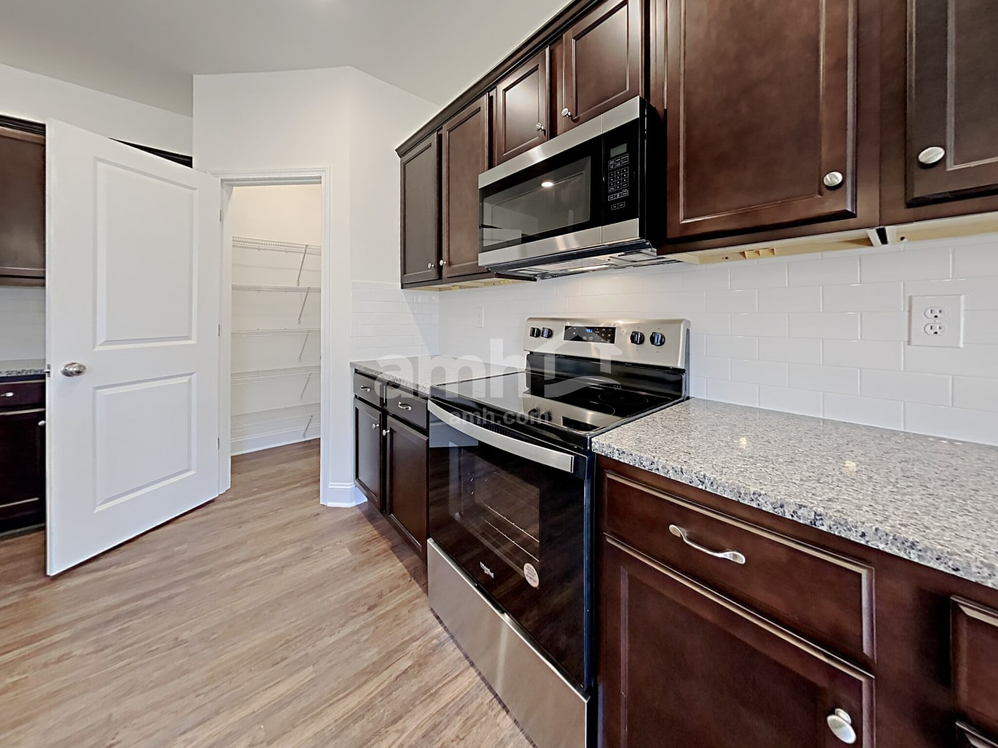 Building Photo - 5175 Valley Dr