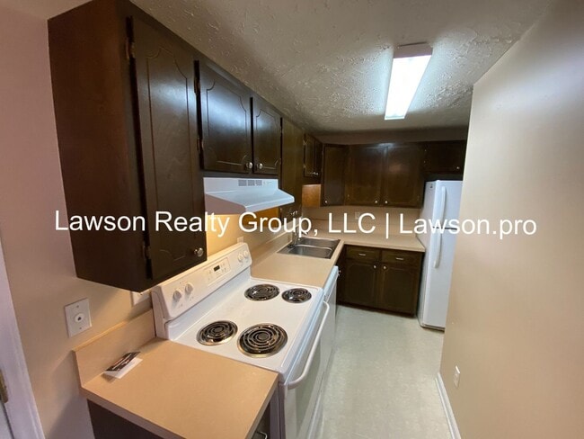 Building Photo - Charming Salem Townhome