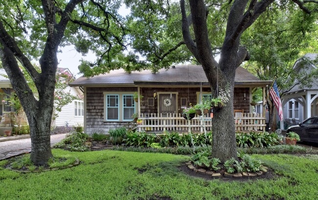 Building Photo - 220 Corona Ave