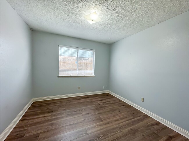 Building Photo - 12051 Creekhurst Dr