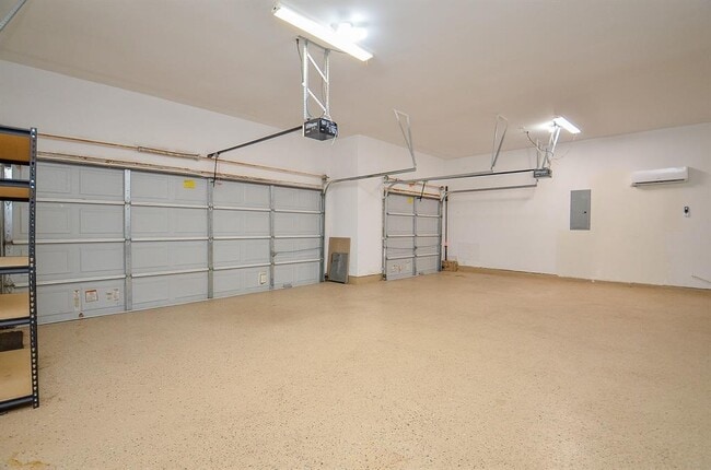 Building Photo - 7706 Bayou Green Ln