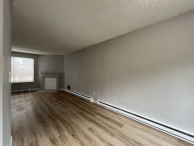 Building Photo - 4911 SW Beaverton Hillsdale Hwy
