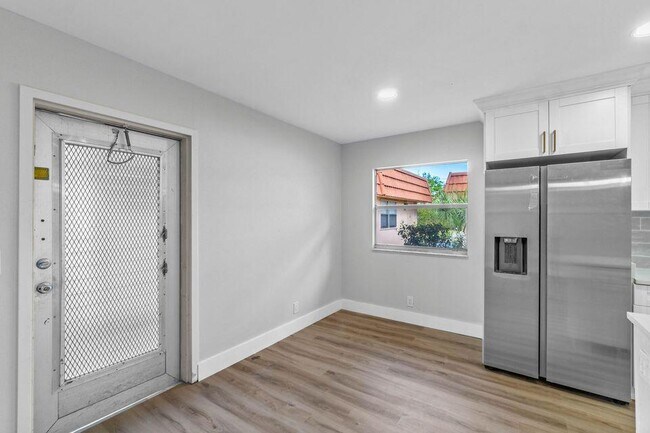 Building Photo - 173 Seville H