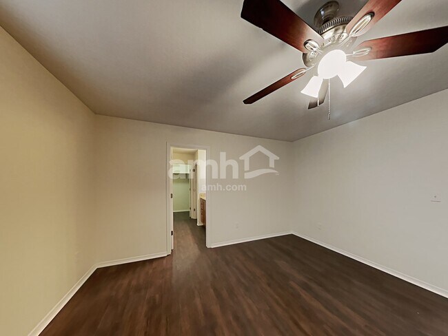 Building Photo - 4541 N Elsinore Ave