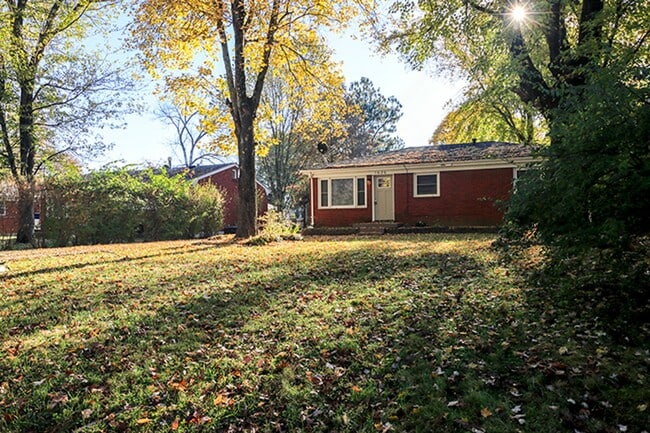 Building Photo - 3 bedroom 1 bath in Valley Station!